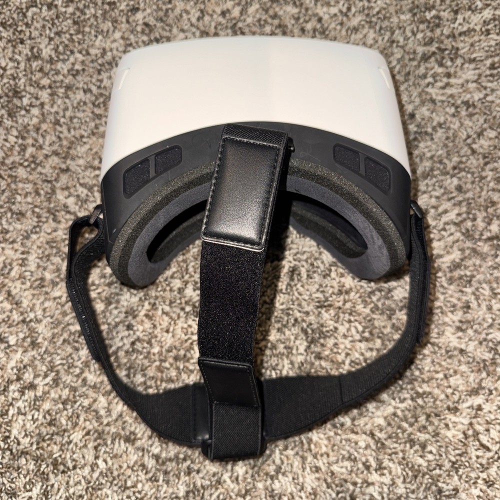 Zeiss VR One Plus Headset Virtual Reality Glasses