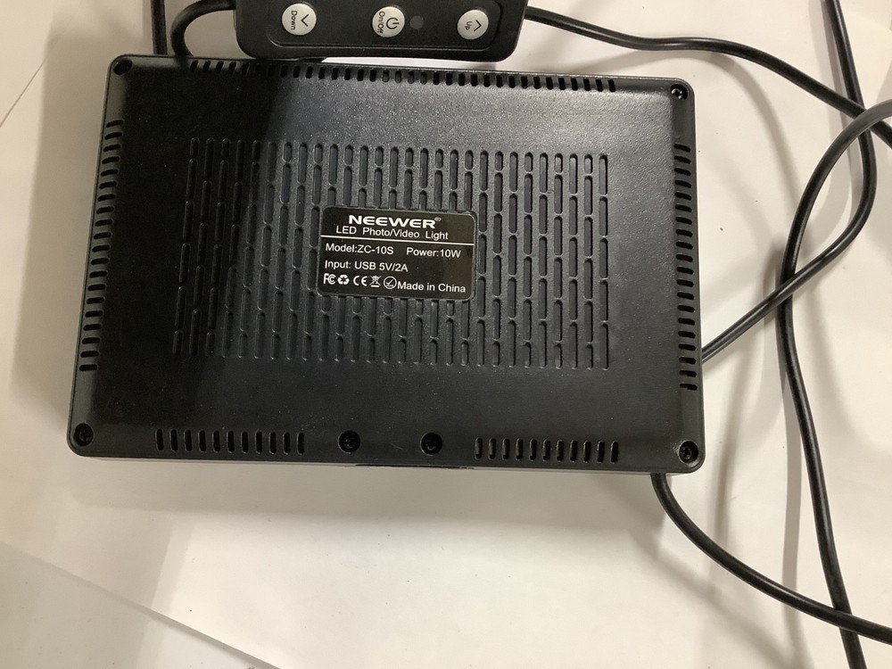 Neewer Dimmable LED Light ZC-10S Read