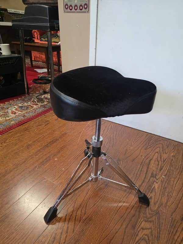 Ludwig Accent Fabric Top Saddle Throne L349th