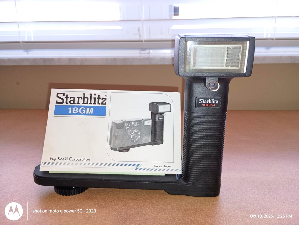 Starblitz 18GM electronic slave flash/camera bracket combo