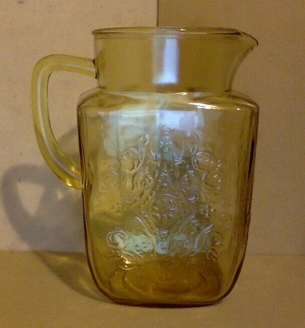 Vintage Yellow Depression Glass. Large 8" Pitcher.