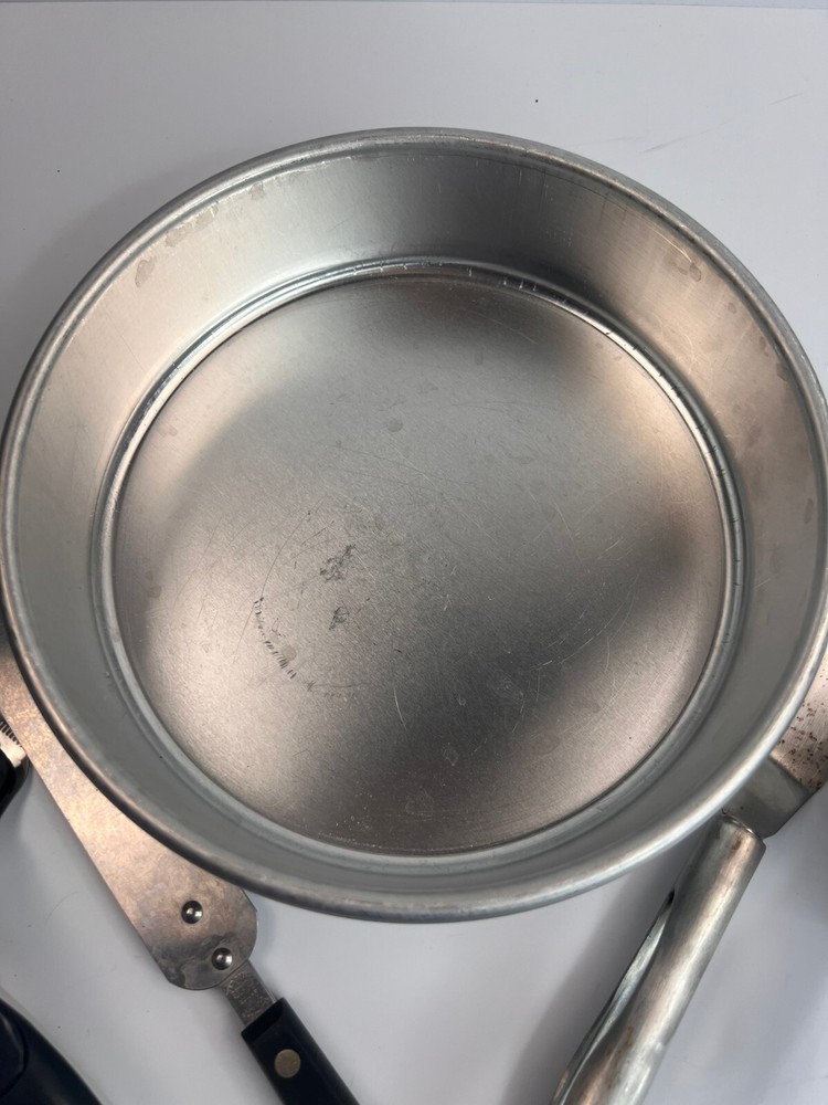 Vintage 5 Piece Miscellaneous Baking Set