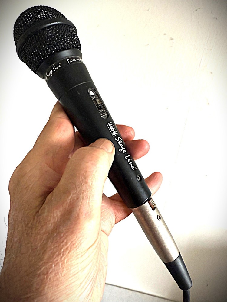 IMG Stageline D-1000 Dynamic Microphone, working great w/8' cable