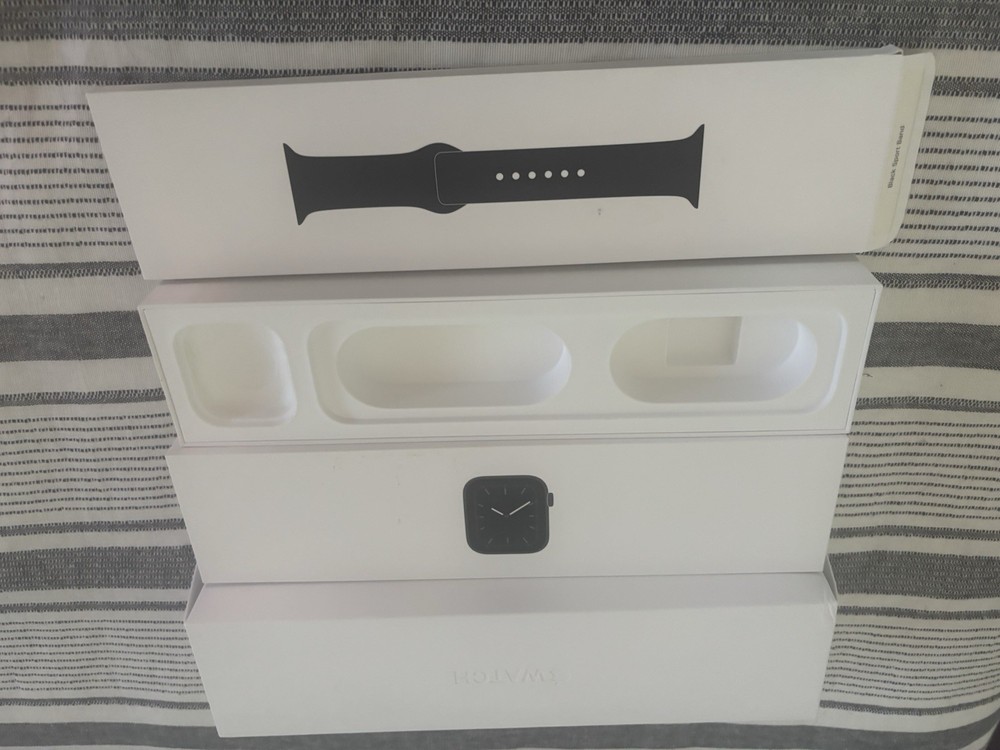 APPLE Watch Series 5 **Empty Boxes Only** 44 mm Space Gray Aluminum