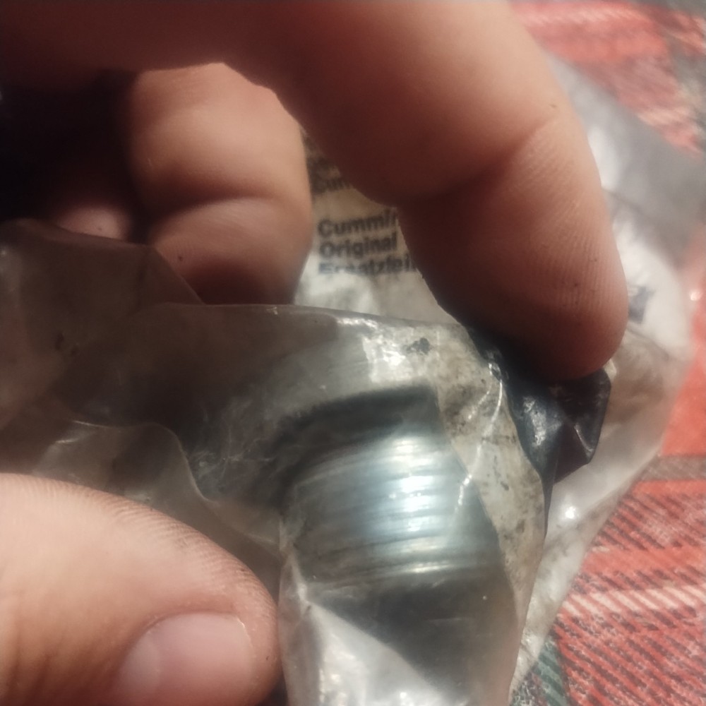 CUMMINS PLUG,THREADED 4926565