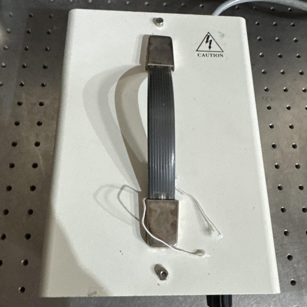 FIBEROPTIC MEDICAL LIGHT SOURCE. MODEL: ALS-8000