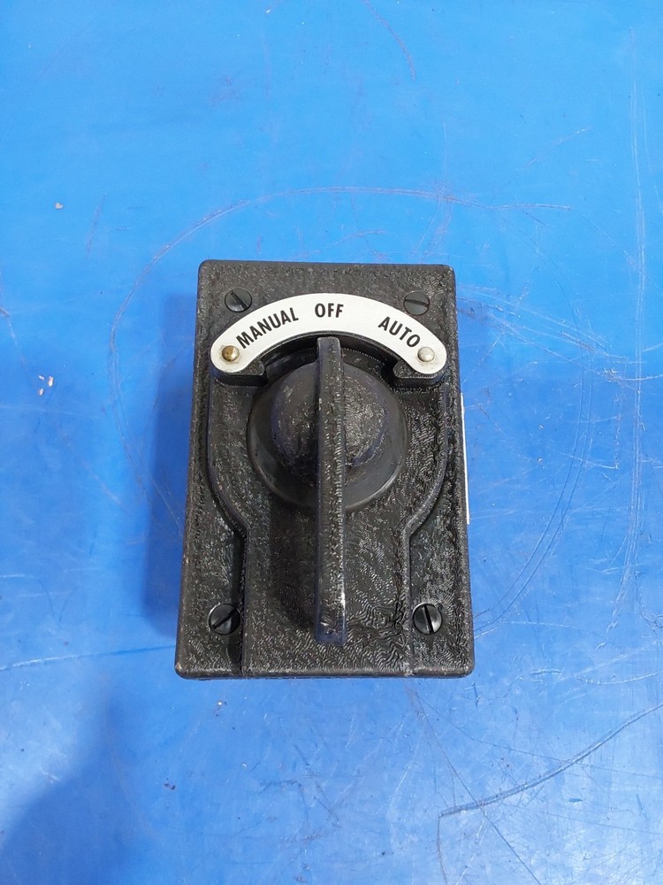 REES 3513 HAND OFF AUTO SELECTOR SWITCH