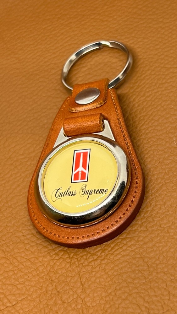 CUTLASS SUPREME KEYCHAIN PREMIUM LEATHER CLASSIC TAN