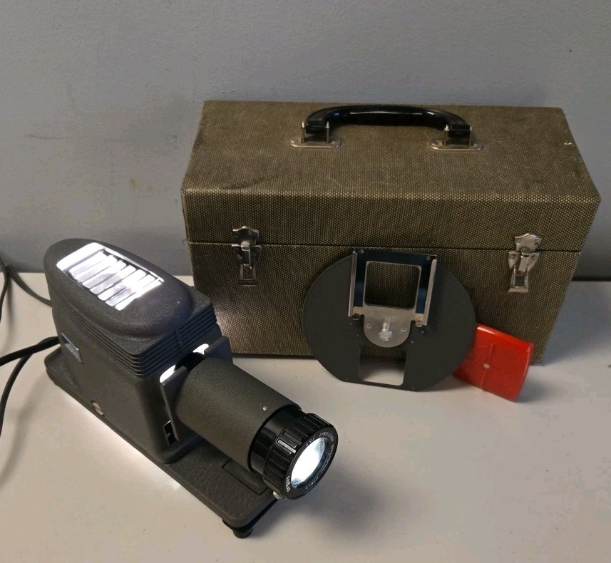 Vintage Argus 150 Slide Projector - Working