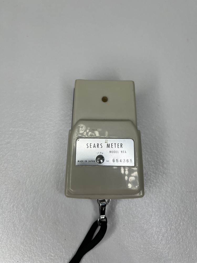 VINTAGE SEARS LIGHT METER MODEL 97A w/ STRAP - TESTED (B6)