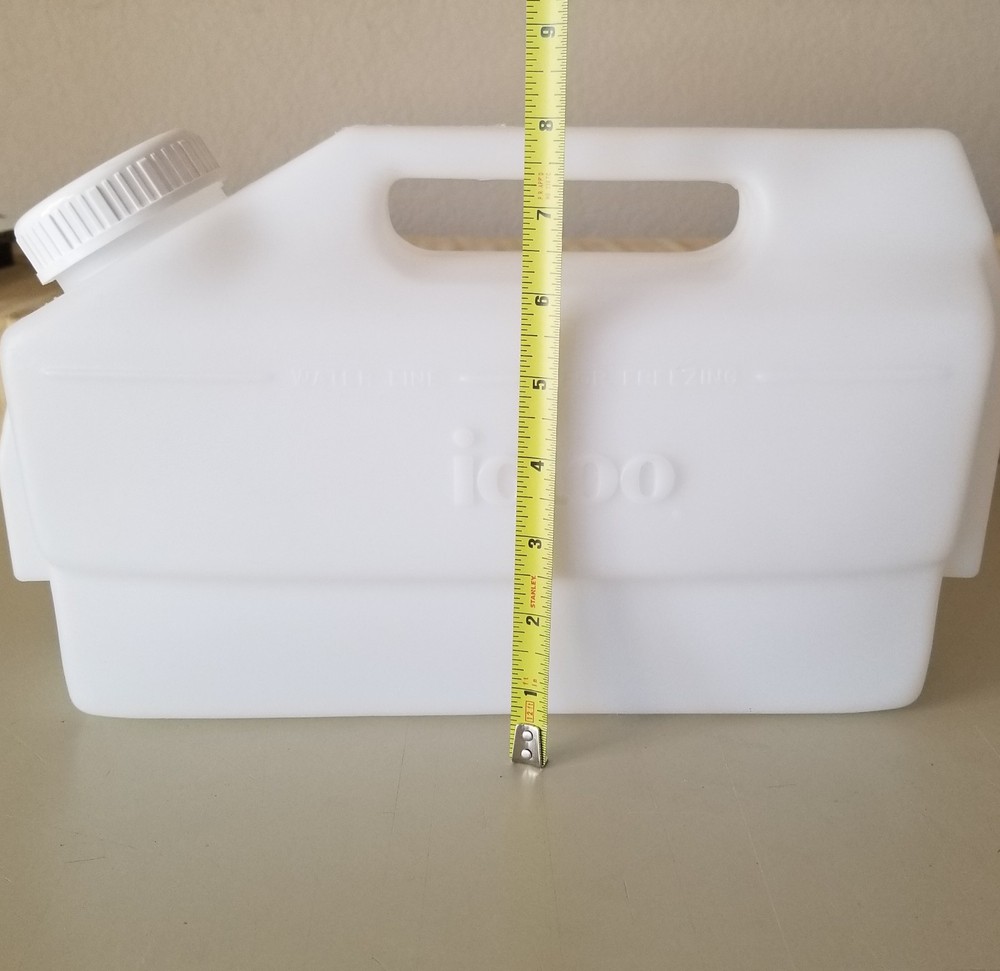 Vtg Igloo Large Refillable Water/Freeze Ice Container Insert. [E2 31]