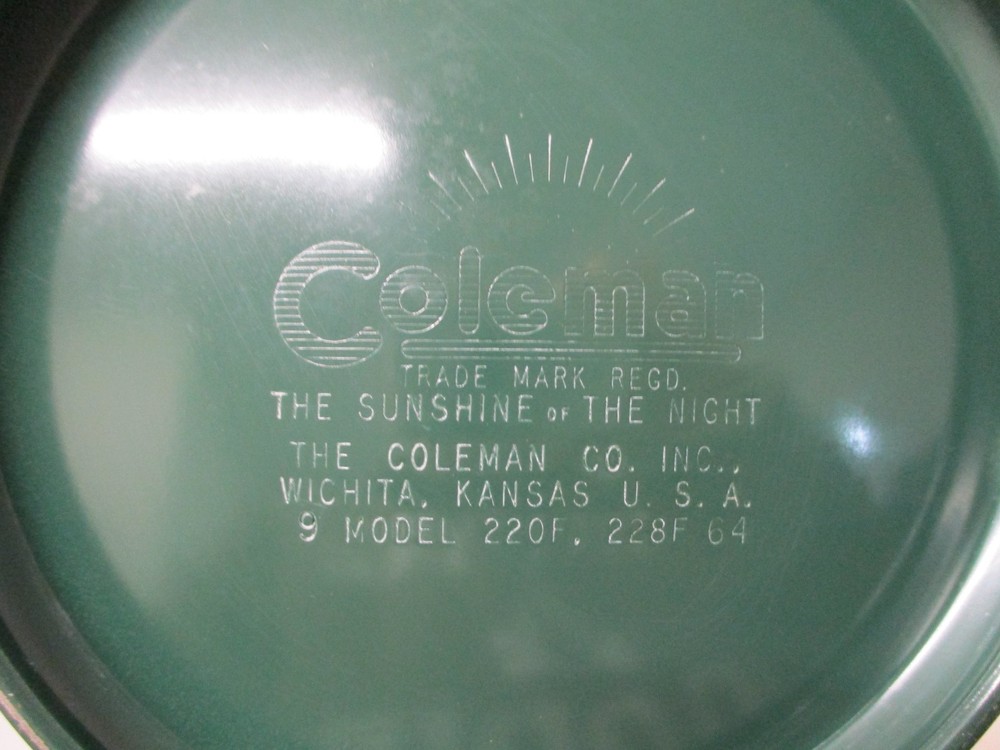 VINTAGE 1964 COLEMAN MODEL 220F DOUBLE MANTLE LANTERN