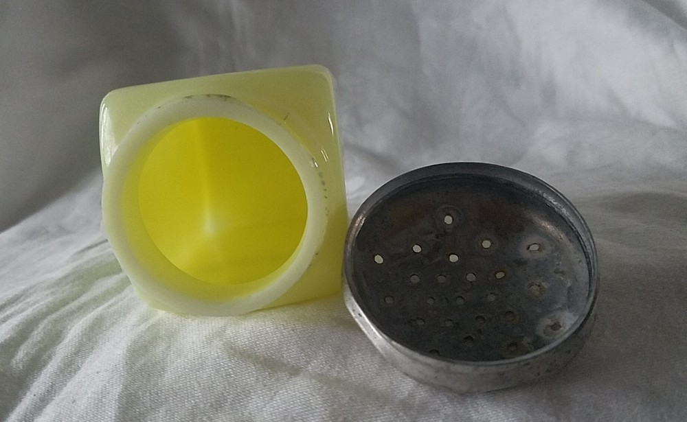 McKee Custard Uranium Glass Flour Shaker GLOWS