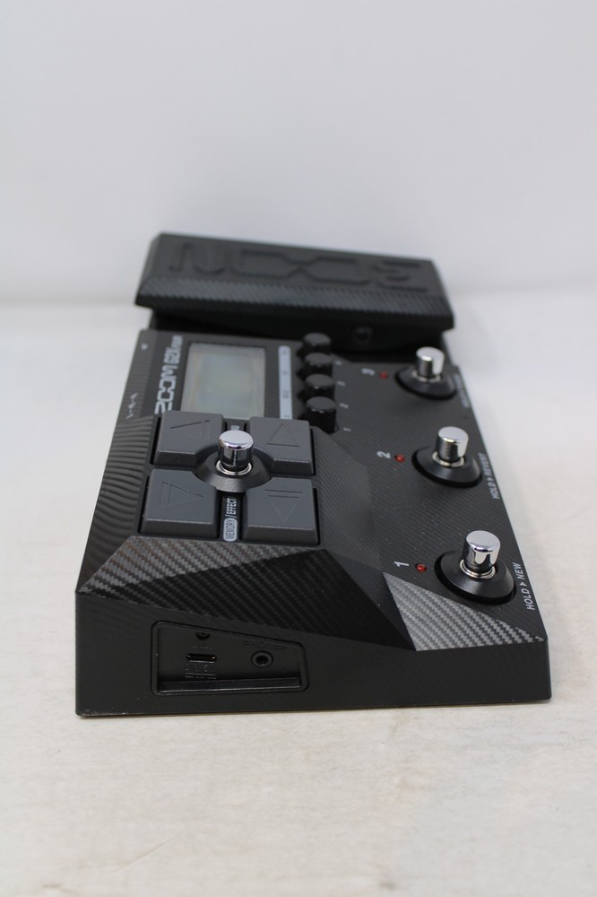 Zoom G2X Four Guitar MultiEffects Processor with Expression Pedal + Box