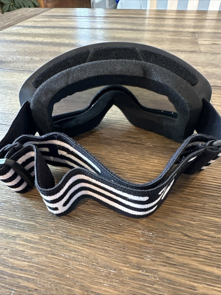 Kids Ski/Snowboard Goggles With Adjustable Strap {S}