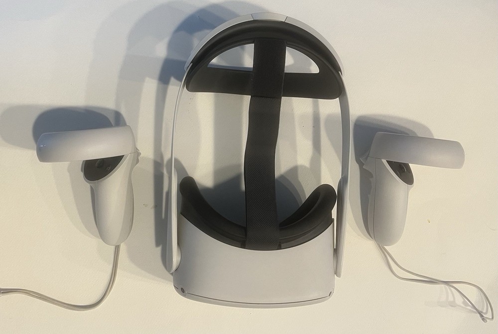 Meta Oculus Quest 2 128GB Virtual Reality Headset - White - With Oculus Case !!