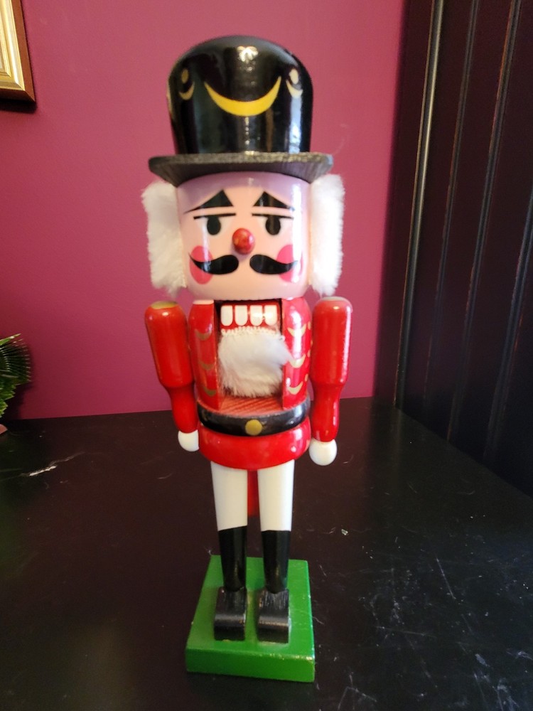 Nutcracker Wood Classic Red Soilder Nutcracker 10 Inches