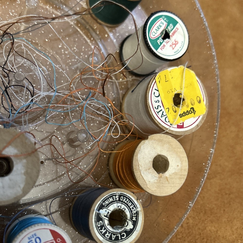 Vintage Tidy glitter Plastic Thread Box with 16 Varied Spools of Thread