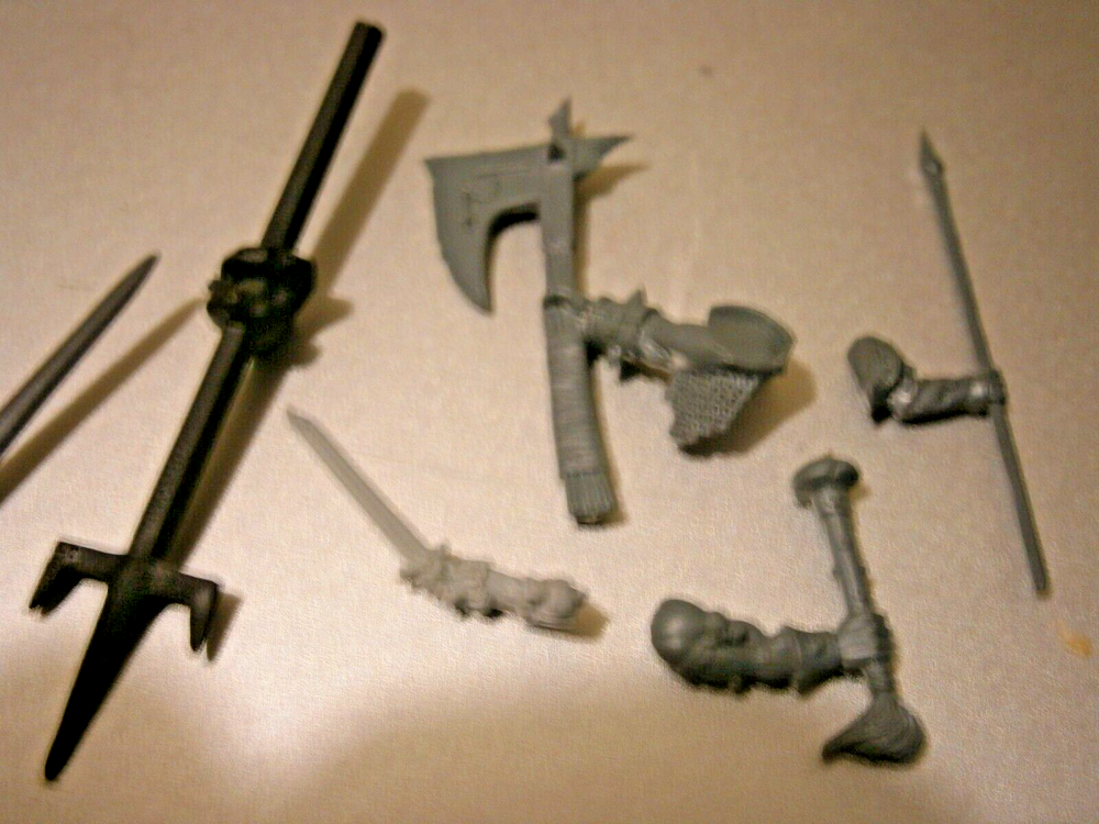 Warhammer various weapons-in-hands bits x9 pieces