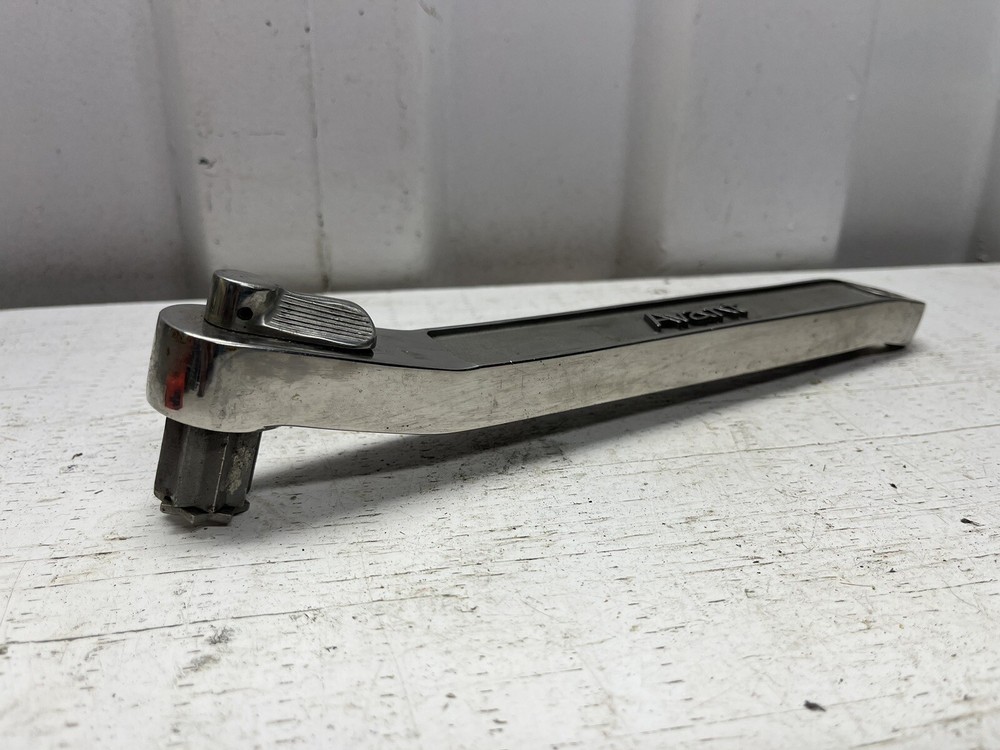 Avant Sailboat Winch Locking Handle, Missing It’s Handle