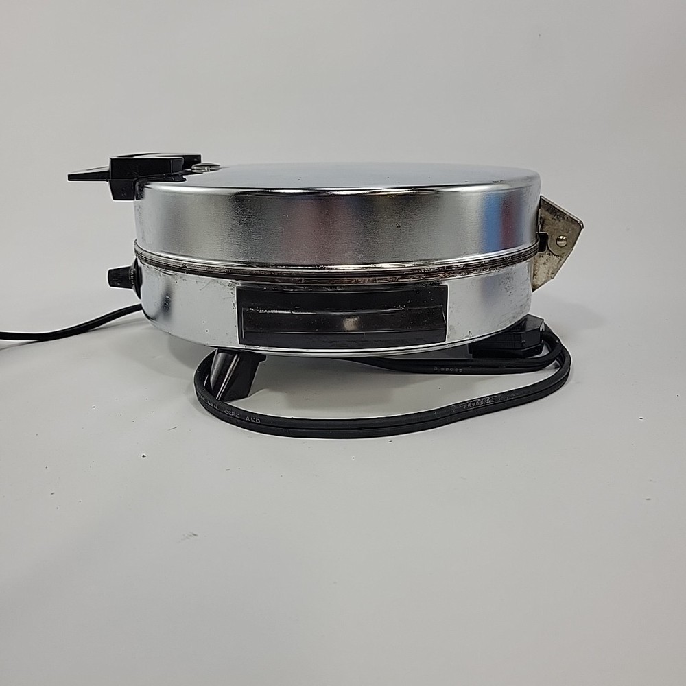 Vintage Toastmaster Waffle Maker Chrome Round Adjustable Temperature Model 252 A
