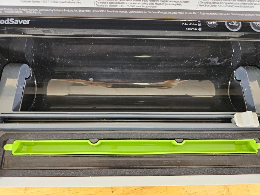 *DOES NOT WORK* FoodSaver Vacuum Sealing System Model FM2900