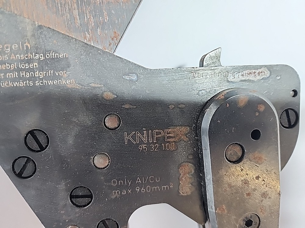 KNIPEX 95 32 100 CABLE CUTTERS