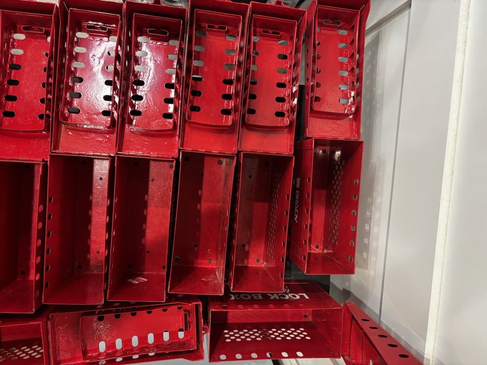 (1) Brady Lock Box Red