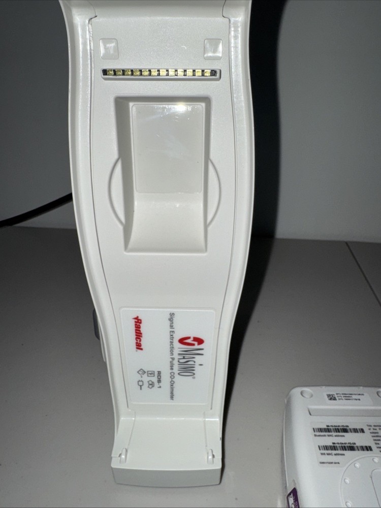 Masimo Radical 7 Rainbow Pulse Oximeter Bedside with Docking Station, Tested