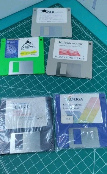 Amiga Workbench Commodore Version 1.2 & Basic Floppy Disk +3