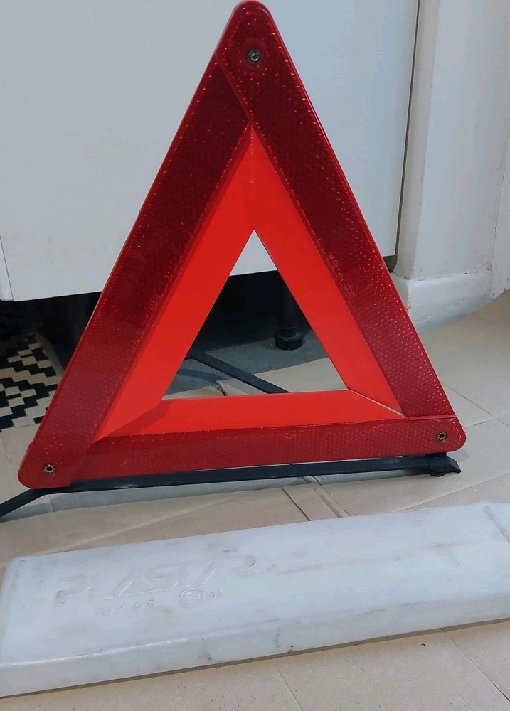 PLASTAR LARGE WARNING HAZARD TRIANGLE FOLDABLE