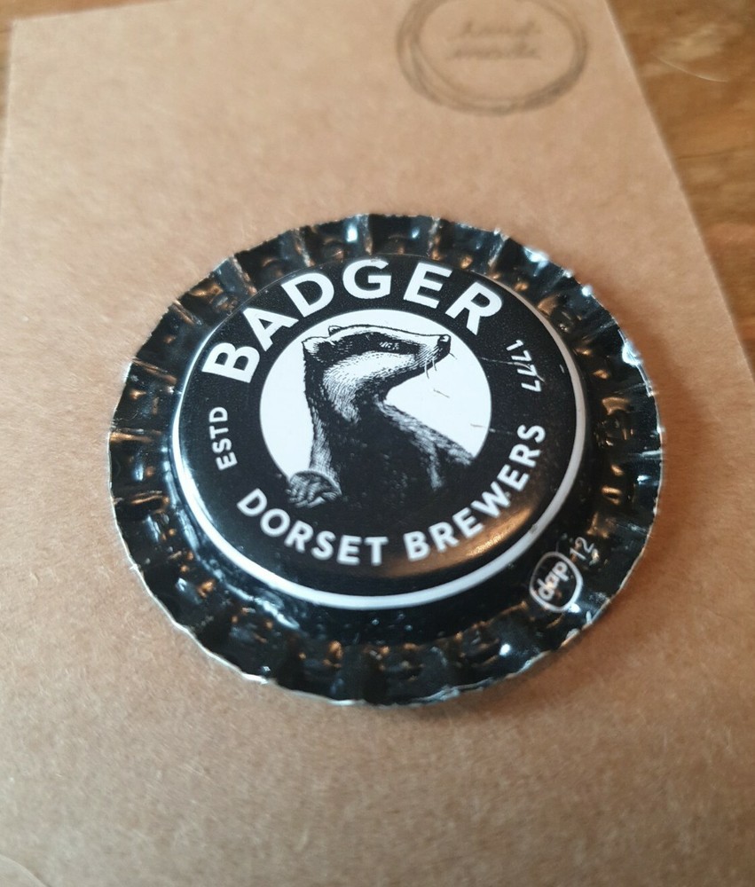 BOTTLE CAP FRIDGE MAGNET BADGER. DORSET BREWERS