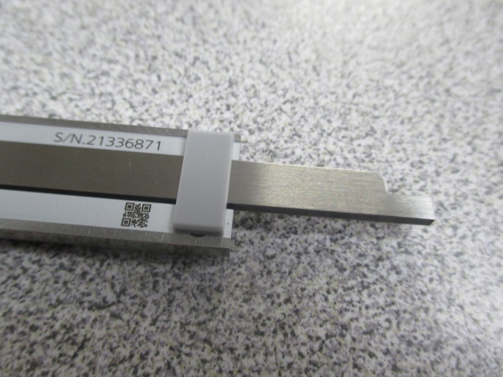 NEW Mitutoyo 6" White Face Dial Caliper in Case #505-742