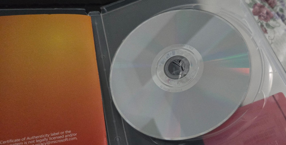 Microsoft Windows 7 Home Premium 64-Bit Software W/Product Key