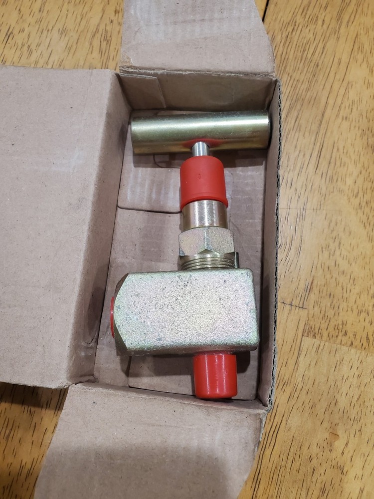 APACHE CAV-1/4M 1/4F10 10,000 PSI ANGLE NEEDLE VALVE