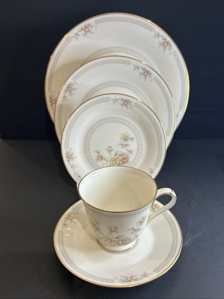 Noritake CERVANTES 5 Pc Place Setting Ivory China 7261 EUC