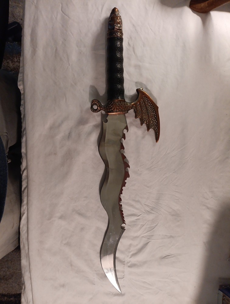 21" Flying Dragon Serrated Rippled Fantasy Dagger
