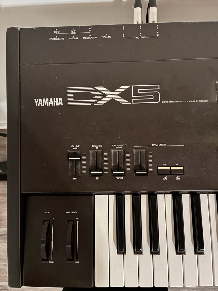 Yamaha DX5, digital programmable algorithm synthesizer, full set up