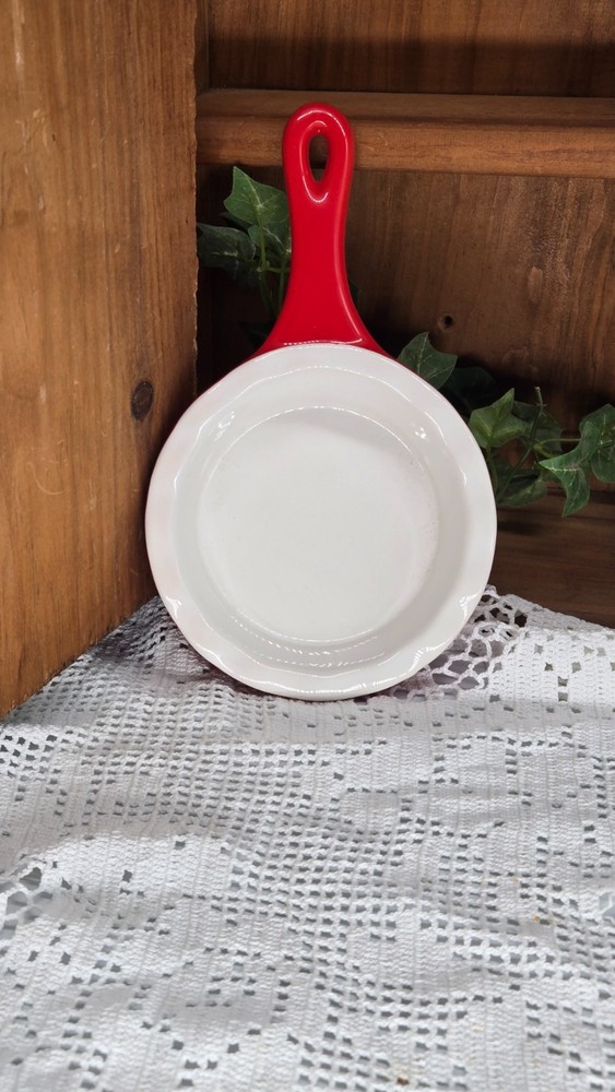 ceramic skillet w/ winter barn (25146) hand painted