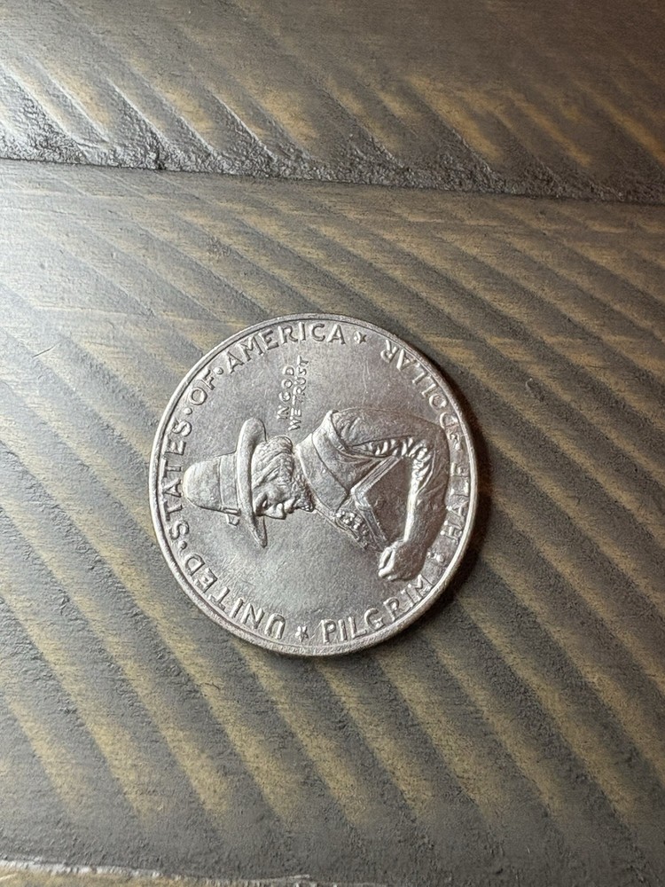 1920 Pilgrim Tercentenary Half Dollar 90% Silver Commemorative Mayflower 0260