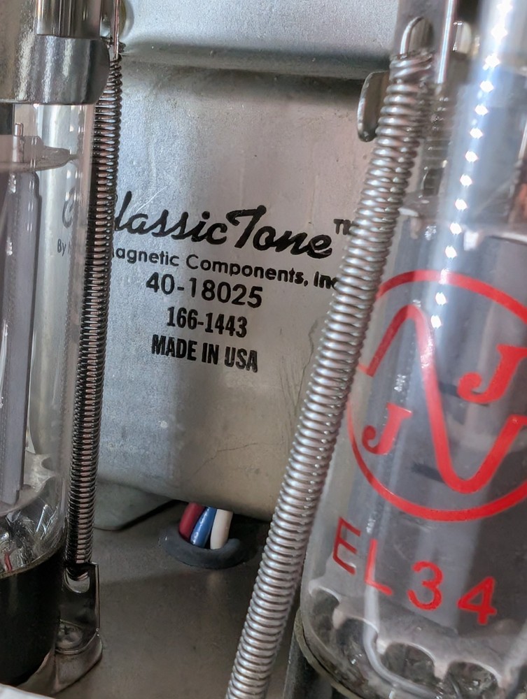 Blades Custom Amplifier for Guitars - White