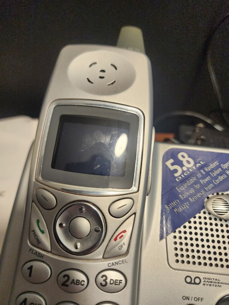 AT&T E5965C 5.8 GHZ MAIN BASE UNIT With Phone