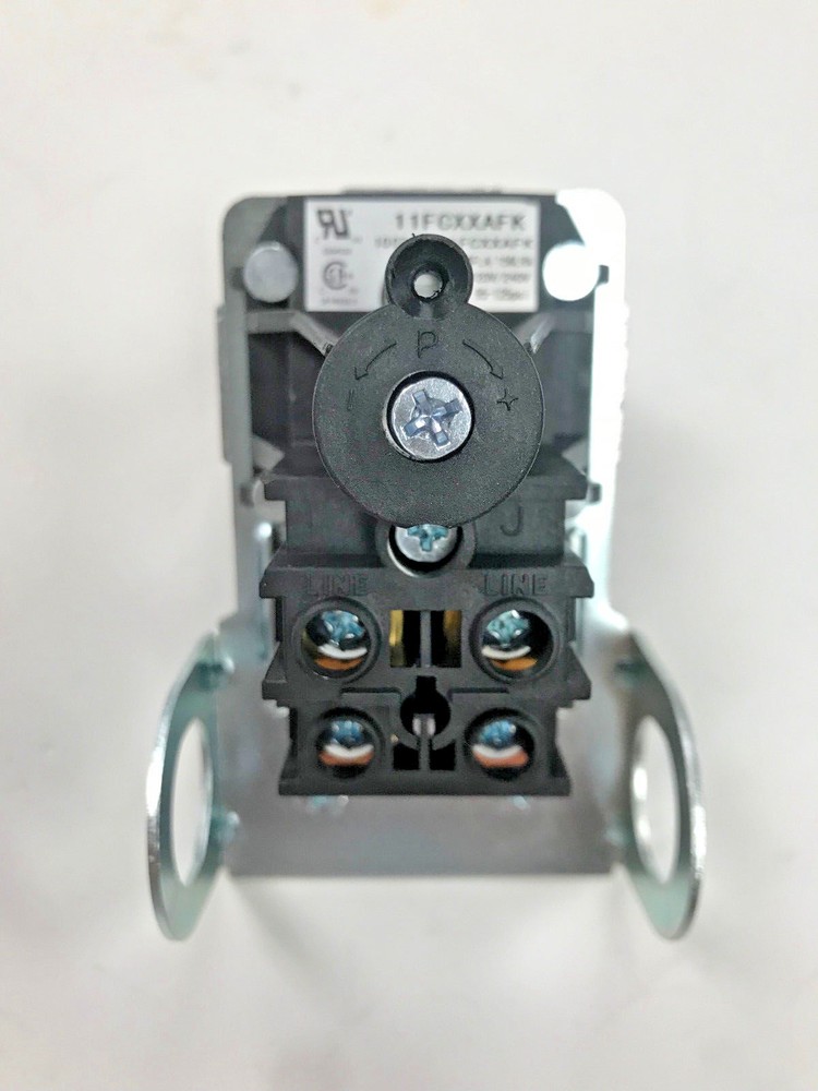 OEM CHAMPION PRESSURE SWITCH 95-125 PSI # P14205A