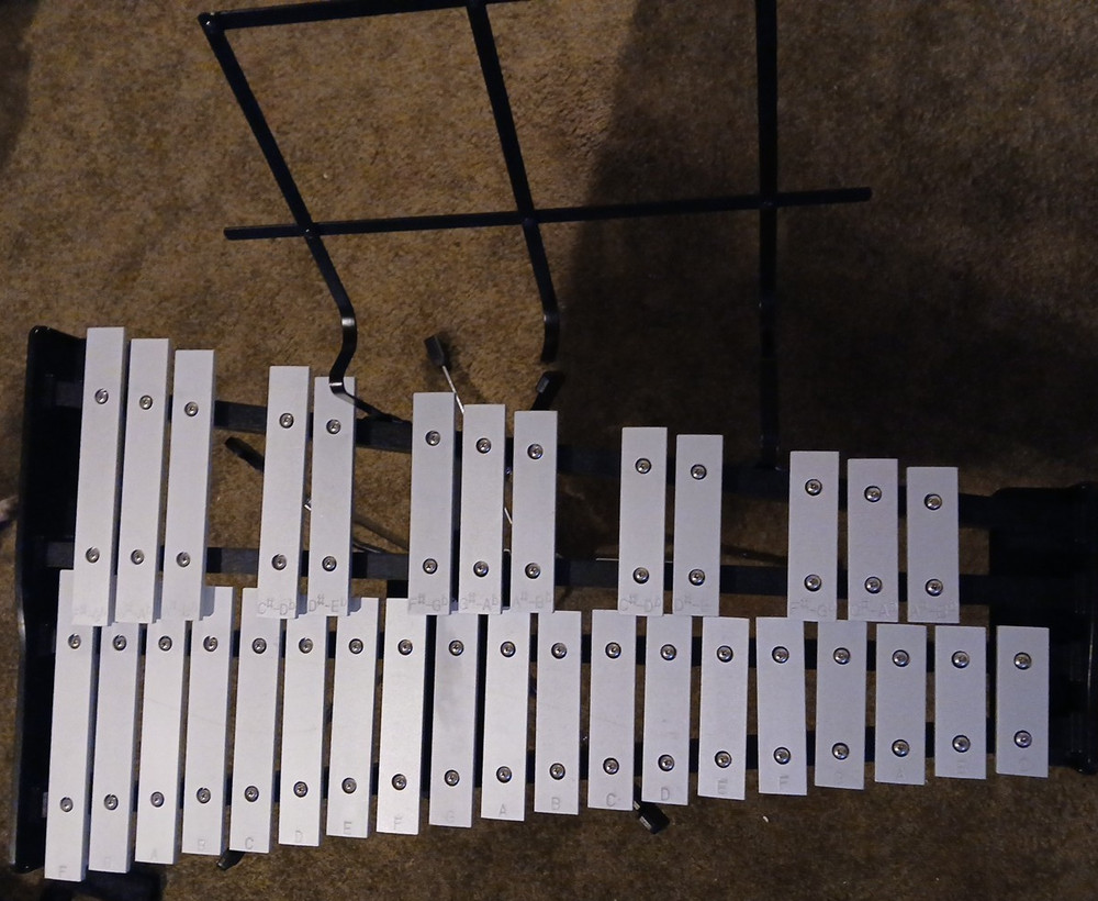 Pre-Owned Pearl Xylophone with Case and 1  mallet and  Includes Stand