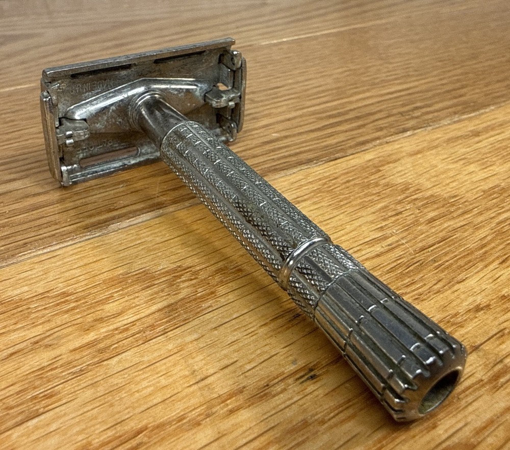 Vintage GILLETTE Safety Razor