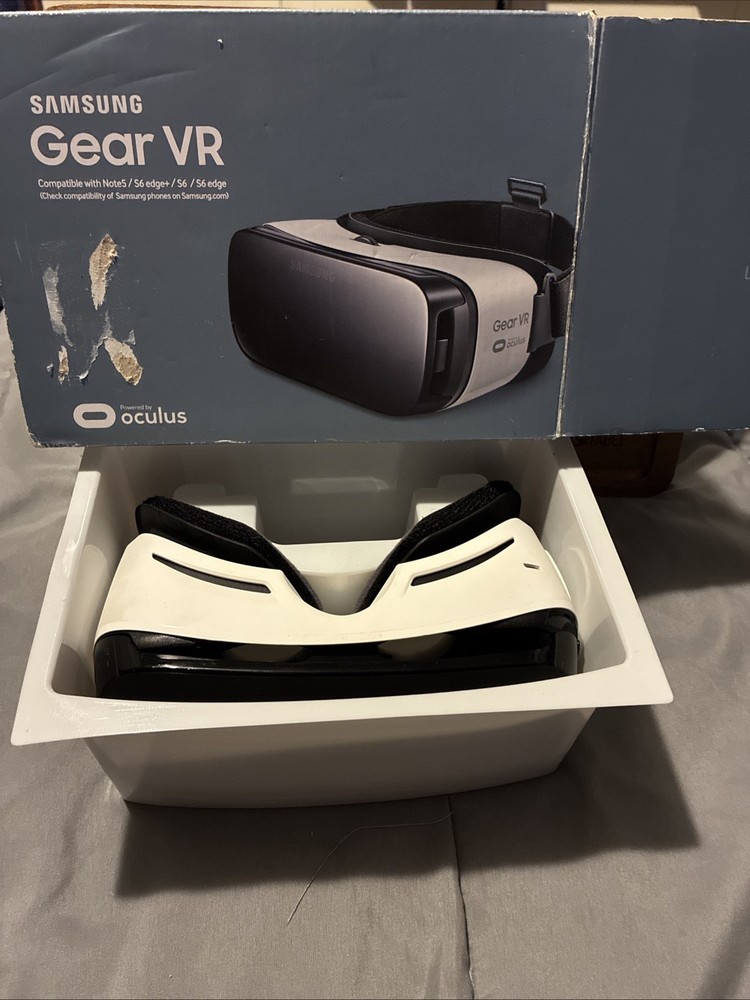 Samsung Gear VR Virtual Reality Headset Oculus