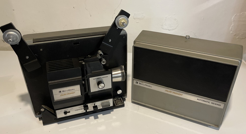 Vintage ‘70s Bell & Howell Multi Motion 467A Autoload/Auto Rewind 8mm Projector