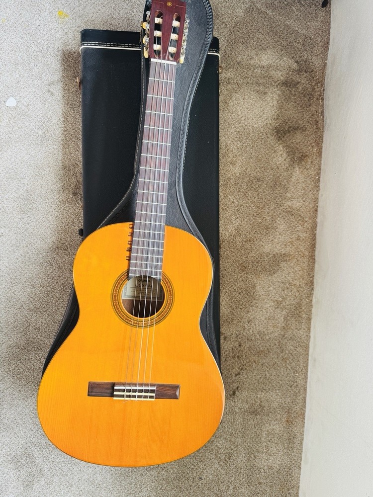 🎸 Yamaha Classical Guitar CGS-104 + Case