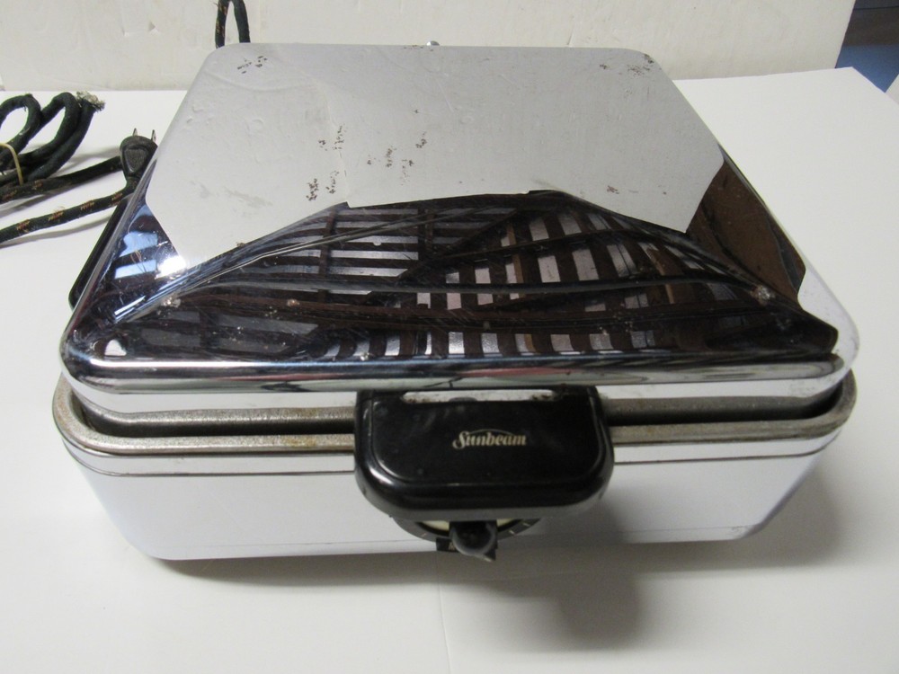 Sunbeam Model W-2 Waffle Maker  + Box Works