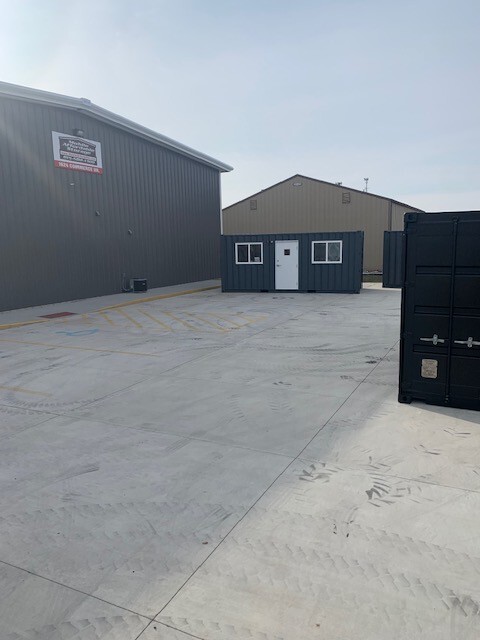 20' OFFICE SHIPPING CONTAINER